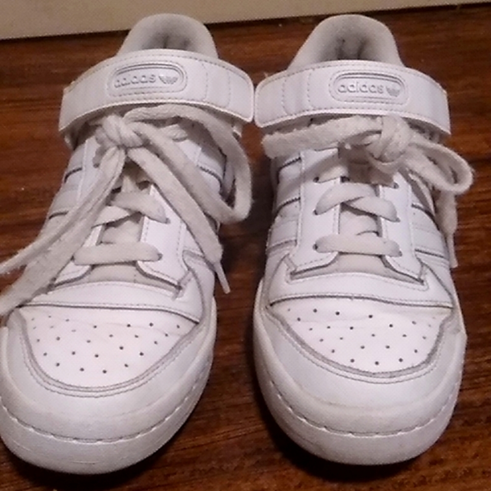 Adidas Low forum Shoes size 7